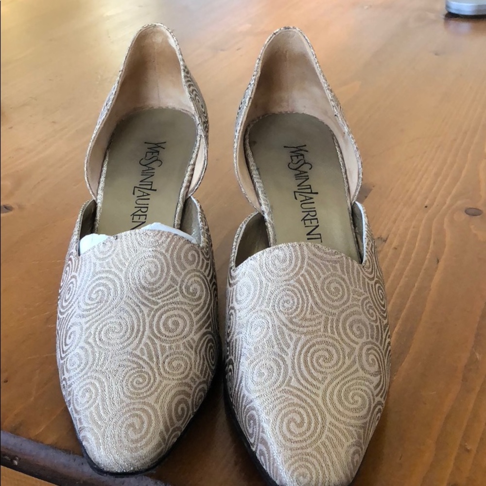 Gold Yves Saint Laurent small heel